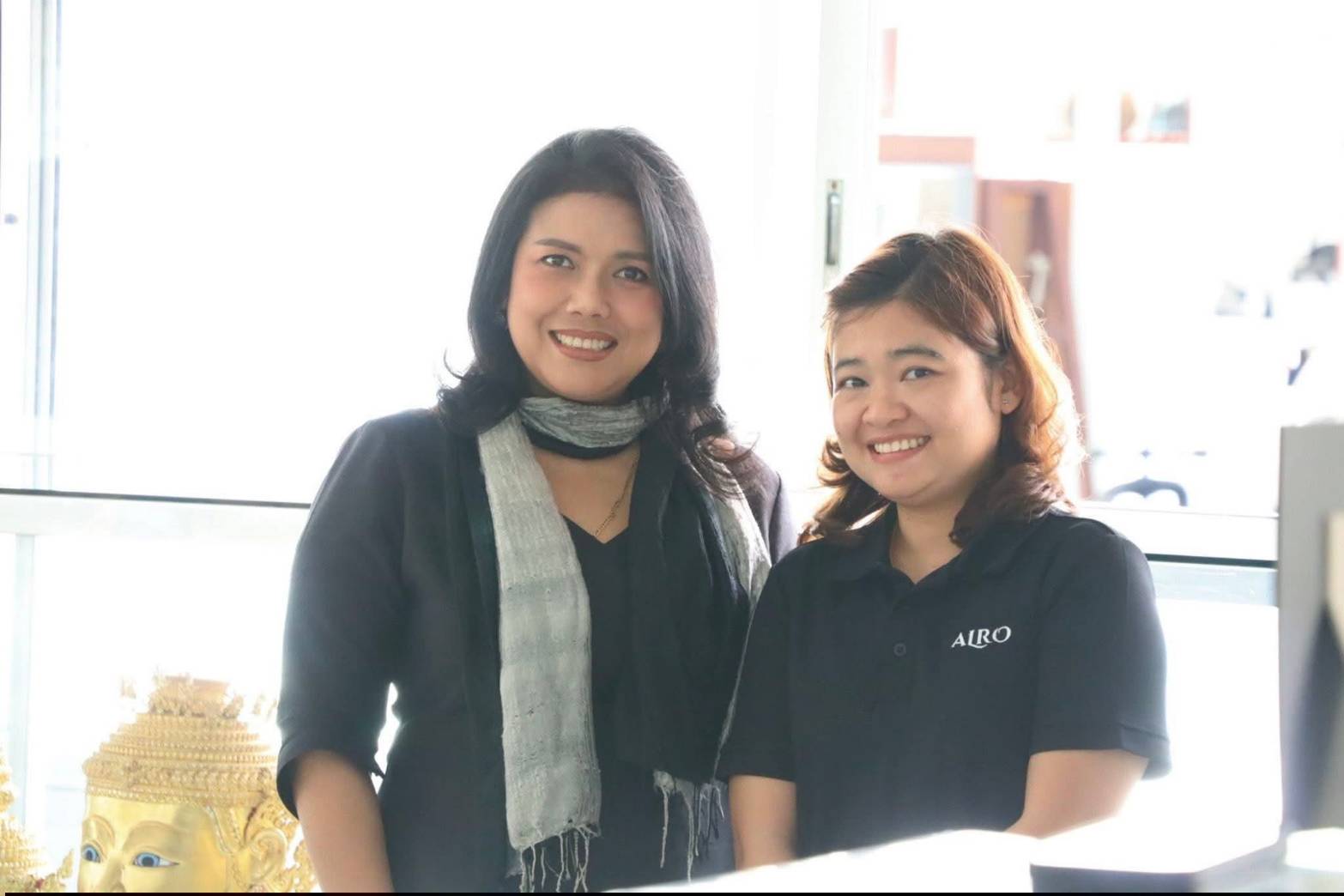 title - เลขาธิการ ส.ป.ก. บันทึกเทปให้สัมภาษณ์กิจกรรมการดำเนินงานผลสำเร็จของศูนย์ศิลปาชีพบางไทรฯ ณ ศูนย์ส่งเสริมและพัฒนาอาชีพเสริมนอกภาคการเกษตร